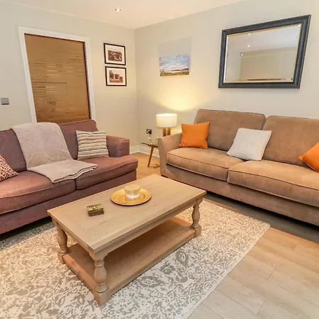 15 Tannery Lane *